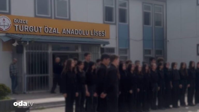 lisede-skandal-kurallar-sorusturma-baslatildi-kizlar-ayakta-gidecek-j3mNQw6e.jpg
