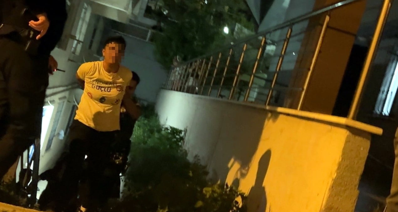 bicakla once evdekilere sonra polislere saldirdi avcilari birbirine karistirdi nwh5cauE