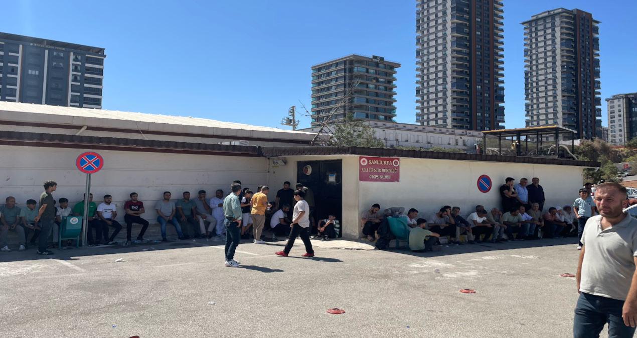 kanala devrilen otomobildeki baba ile oglu oldu 2b3haNe9