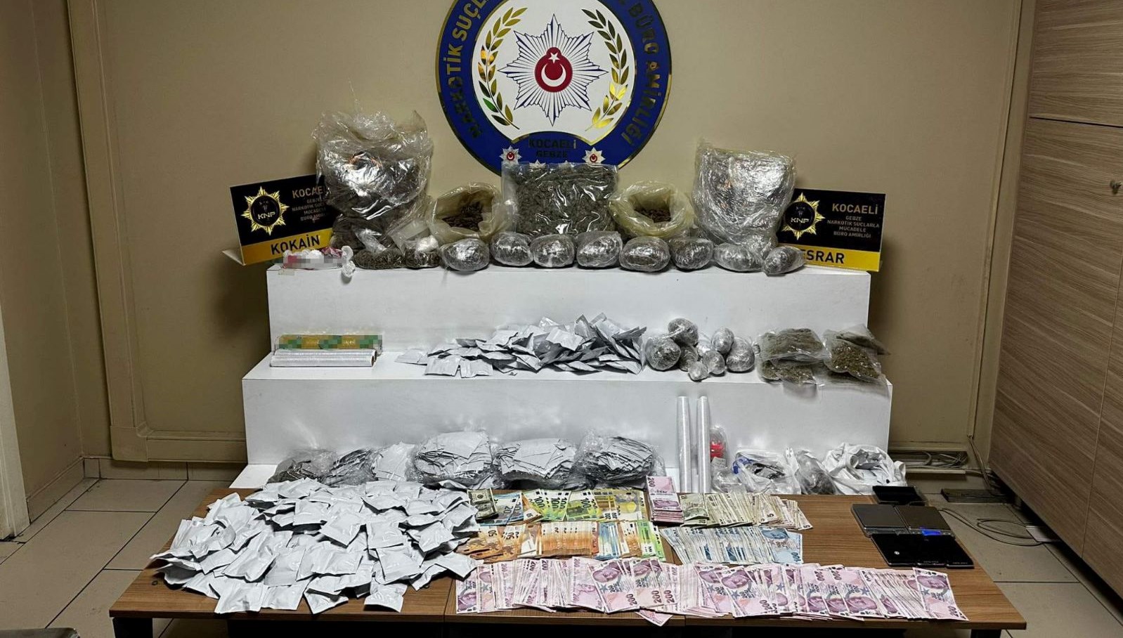 kocaelide uyusturucu operasyonu 5 supheli yakalandi qsM4hMG6