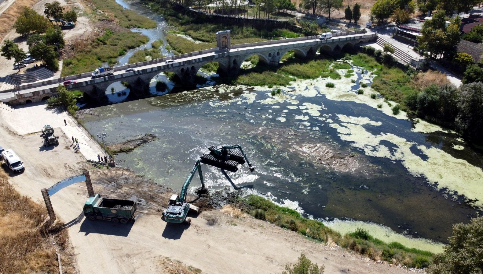 otla kaplanan tunca nehrinde temizlik HqCMPgep