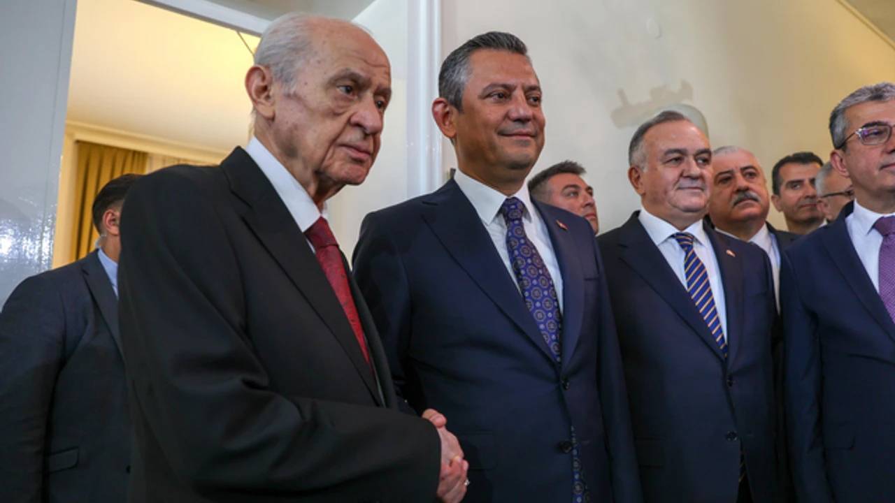 ozelden bahcelinin ahmet ozer cikisina yanit devlet bey aciklamayi yapiyor ve o davadan tutuklu arkadasimizi obur davadan sorguya aliyorlar organize kotuluk 5zYdmHJ1