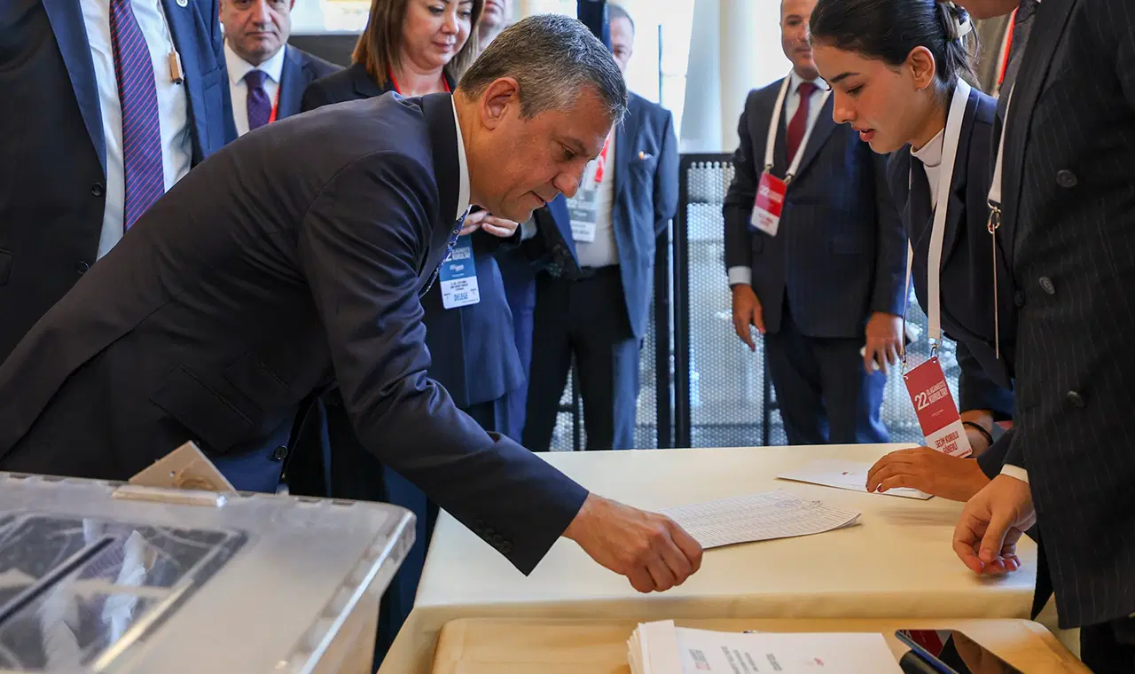 ozgur ozel yeniden chp genel baskani secildi gozler parti meclisi ve yuksek disiplin kurulu listelerinde bYA4HAzx