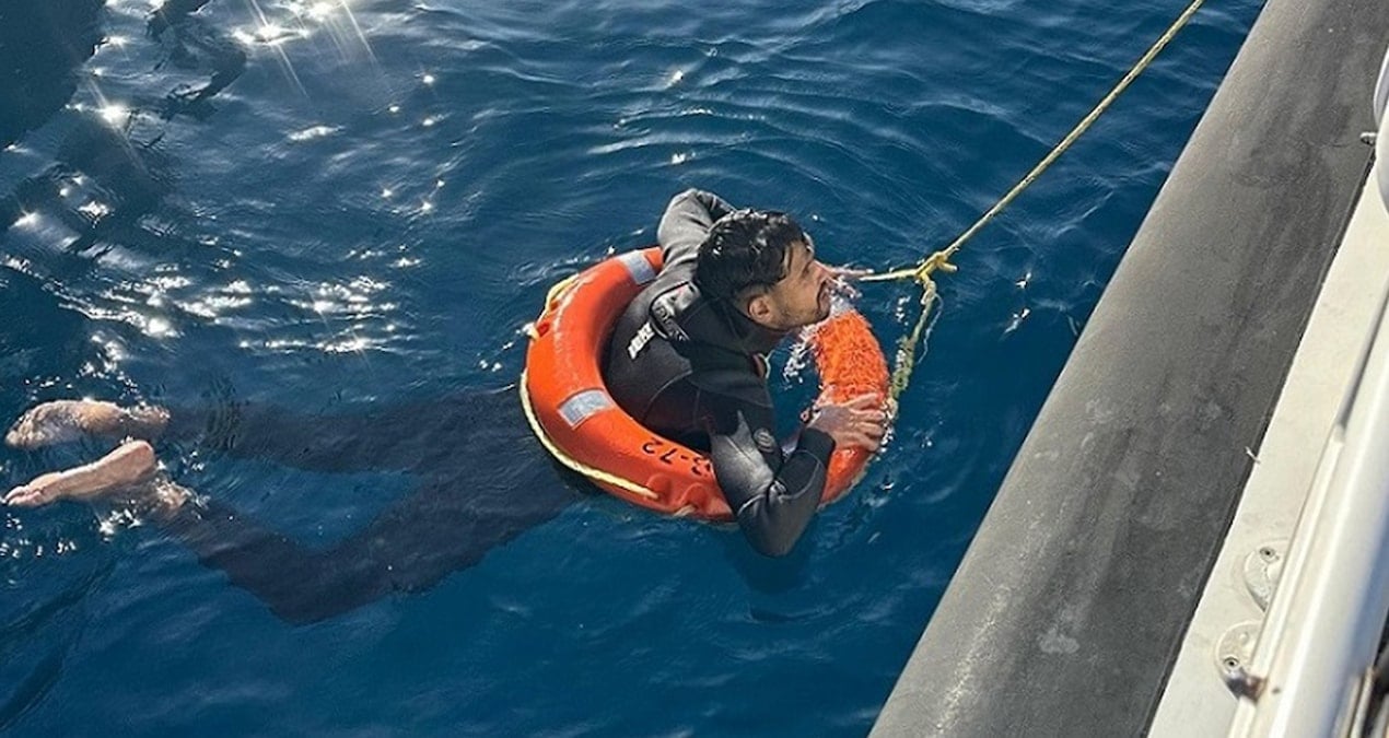 yunan adalarina yuzerek gecerken oluyorlardi WOU7WmxZ