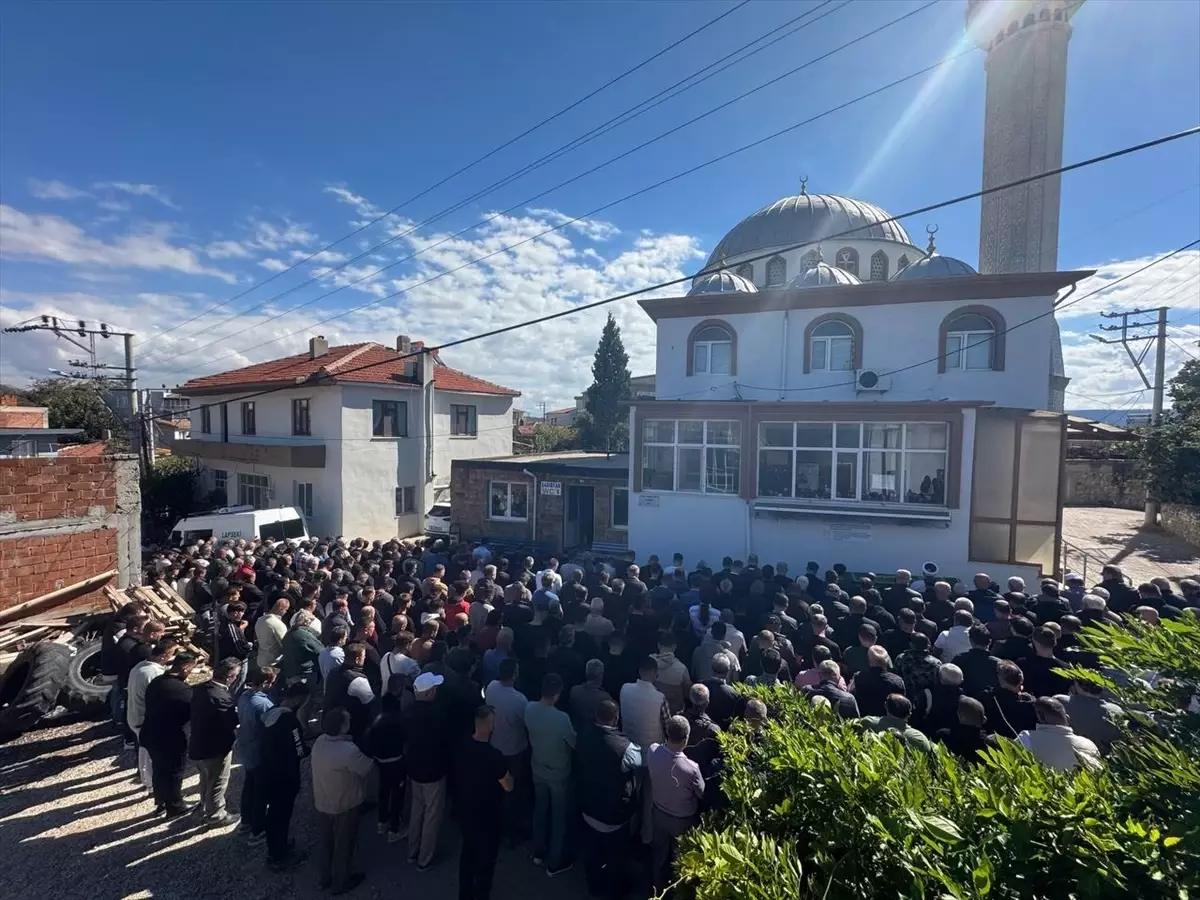 canakkalede otomobil yangininda hayatini kaybeden mehmet ozdemir defnedildi vbjPlxAM