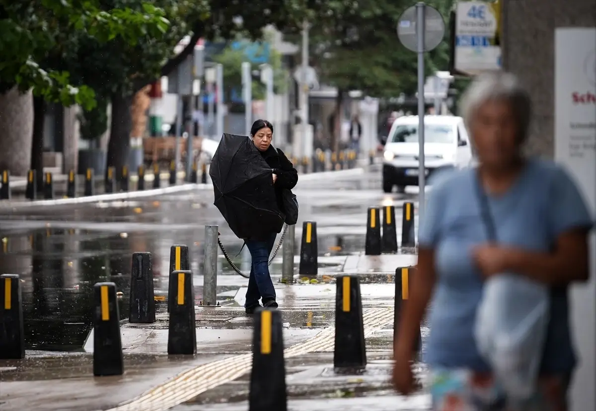 dikilide saganak yagis hayati olumsuz etkiledi v8FvuyFe