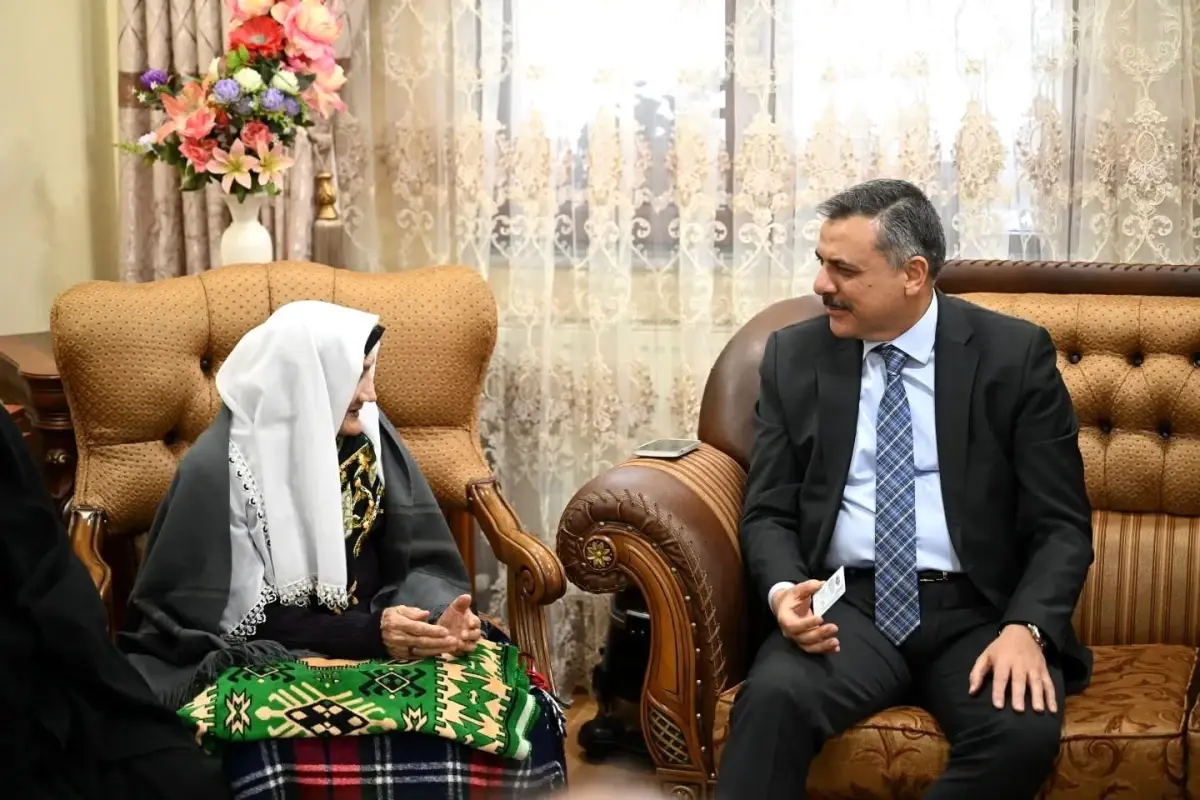 vali mustafa ciftci 95 yasindaki sahteret nineyi ziyaret etti EtL1nT2X