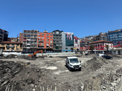 Merkez carsisi insaatinda calismalar durdu NdUW3fTs